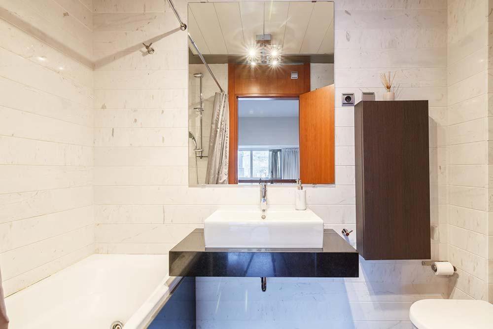 Apartamento DUPLEX ISOZAKI-GUGGENHEIM Bilbao Bagian luar foto